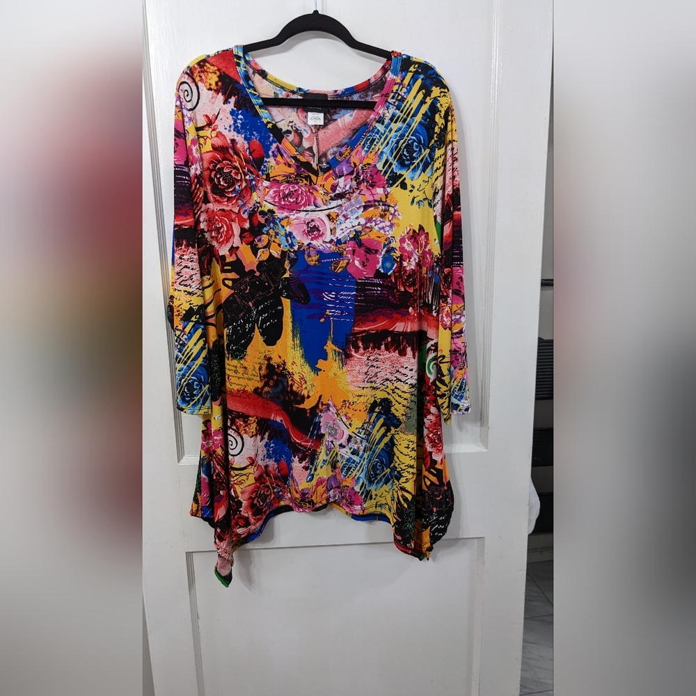 Multi Color/Print Tunic w/ Sharkbite Hem and V Neck 3X Jostar